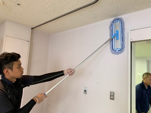 高所壁面除塵作業